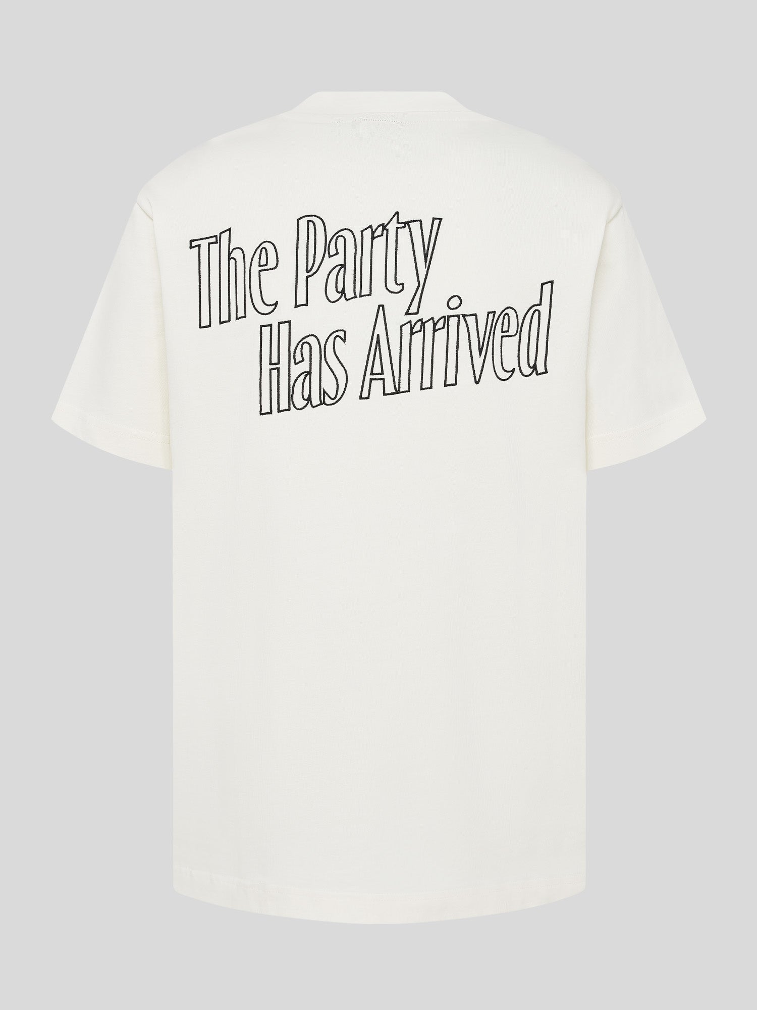 Weißes T-Shirt mit großem schwarzen Schriftzug „The Party Has Arrived“ auf dem Rücken.