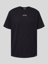 Vorderansicht eines schwarzen oversized Kaulitz Hills T-Shirts mit kleinem lilafarbenem Kaulitz Hills Logo auf der Brust.
